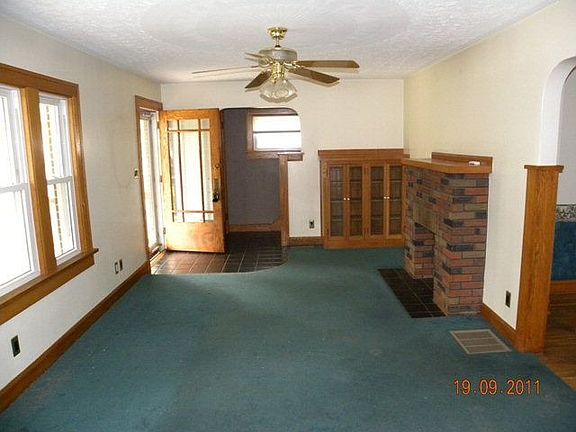2nd image of 598 Arlington Ave