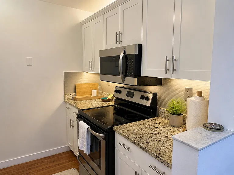 2170 NE 51st Ct #B5 — Photo 8