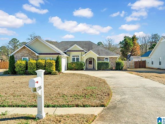 2nd image of 1705 Bradford Ln