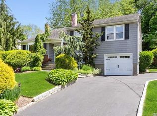 5 Longford St, Huntington, NY 11743