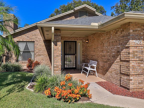 2nd image of 905 Silver Leaf Pl