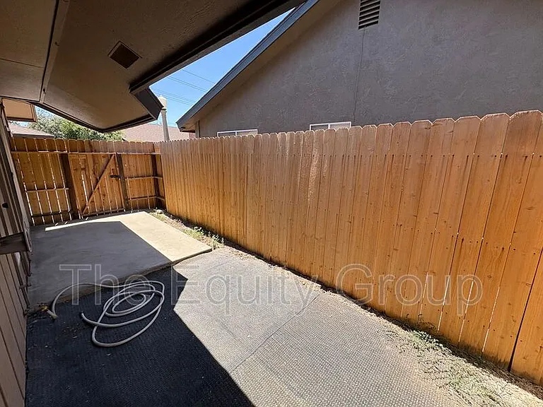 811 W Arlen Ct — Photo 22