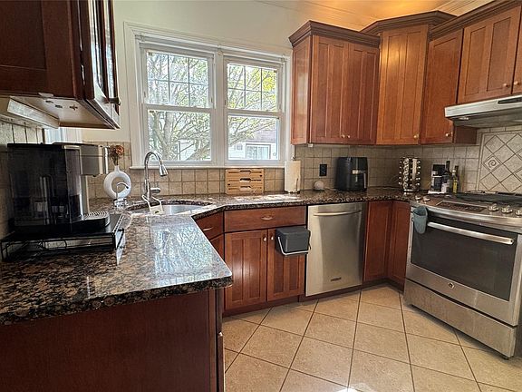 2nd image of 1905 Bryant Place