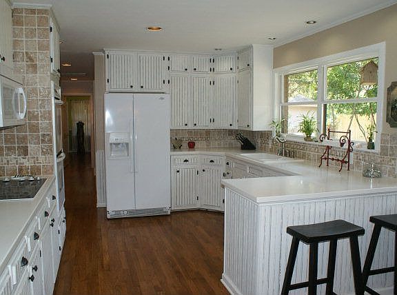 2nd image of 215 Pennsylvania Blvd