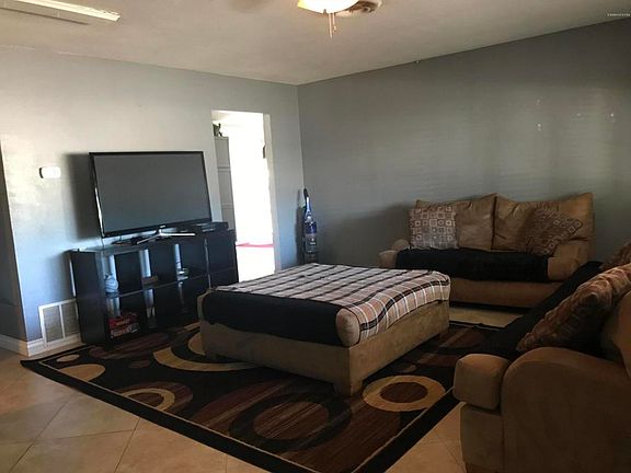 2nd image of 1042 E Ash Dr
