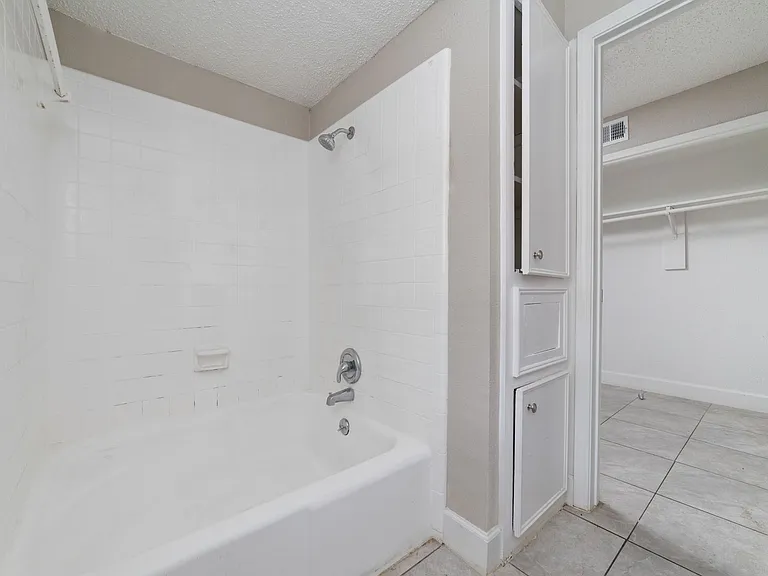 Newly Renovated Apartment In Houston — Photo 16