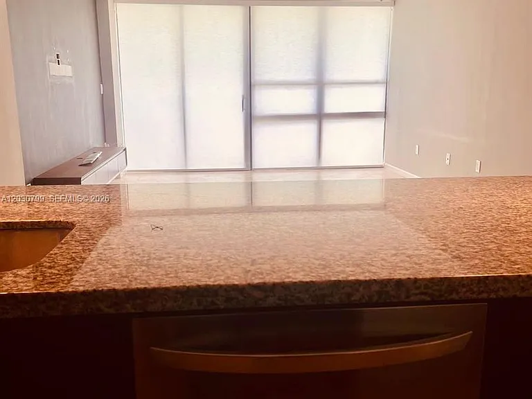 600 NE 36th St #417 — Photo 5