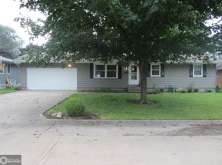 116 Maple Dr, Mediapolis, IA 52637
