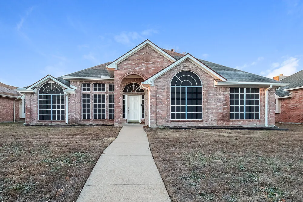 3 bed, 2.0 bath, 1928 sqft, $2,525 — Photo 1