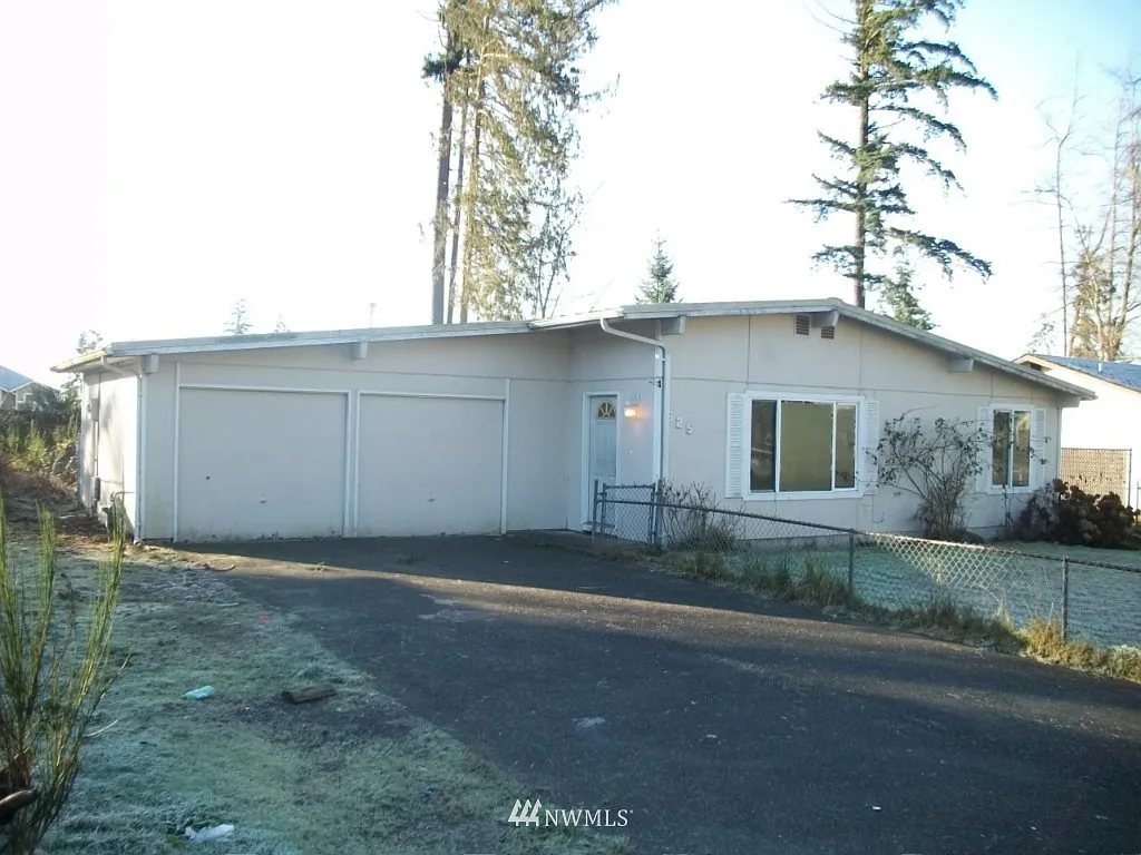 625 Roswell Drive photo 1