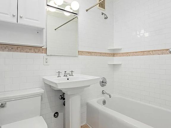 5th image of 155 E 38th St APT 21D
