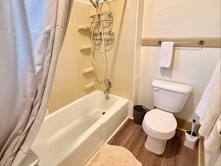 336 W 9th St #2F — Photo 14
