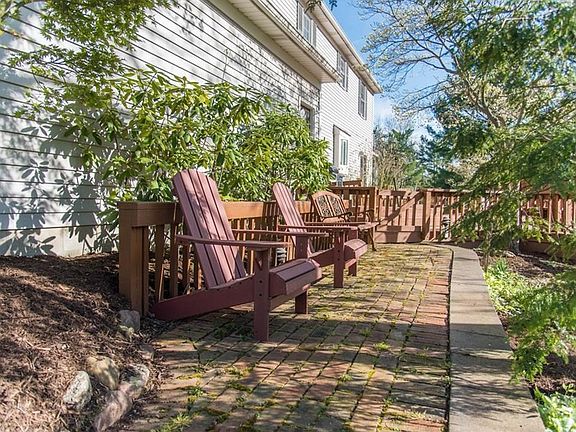 4th image of 1917 Hyannis Cir