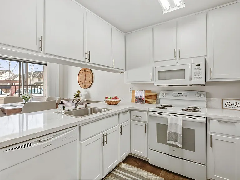 Aspen Village Apartments — Photo 6