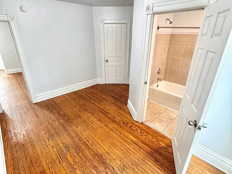 1103 W Linden St — Photo 9
