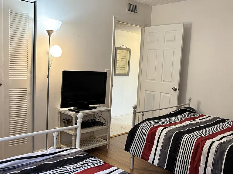 5130 Las Verdes Cir — Photo 24