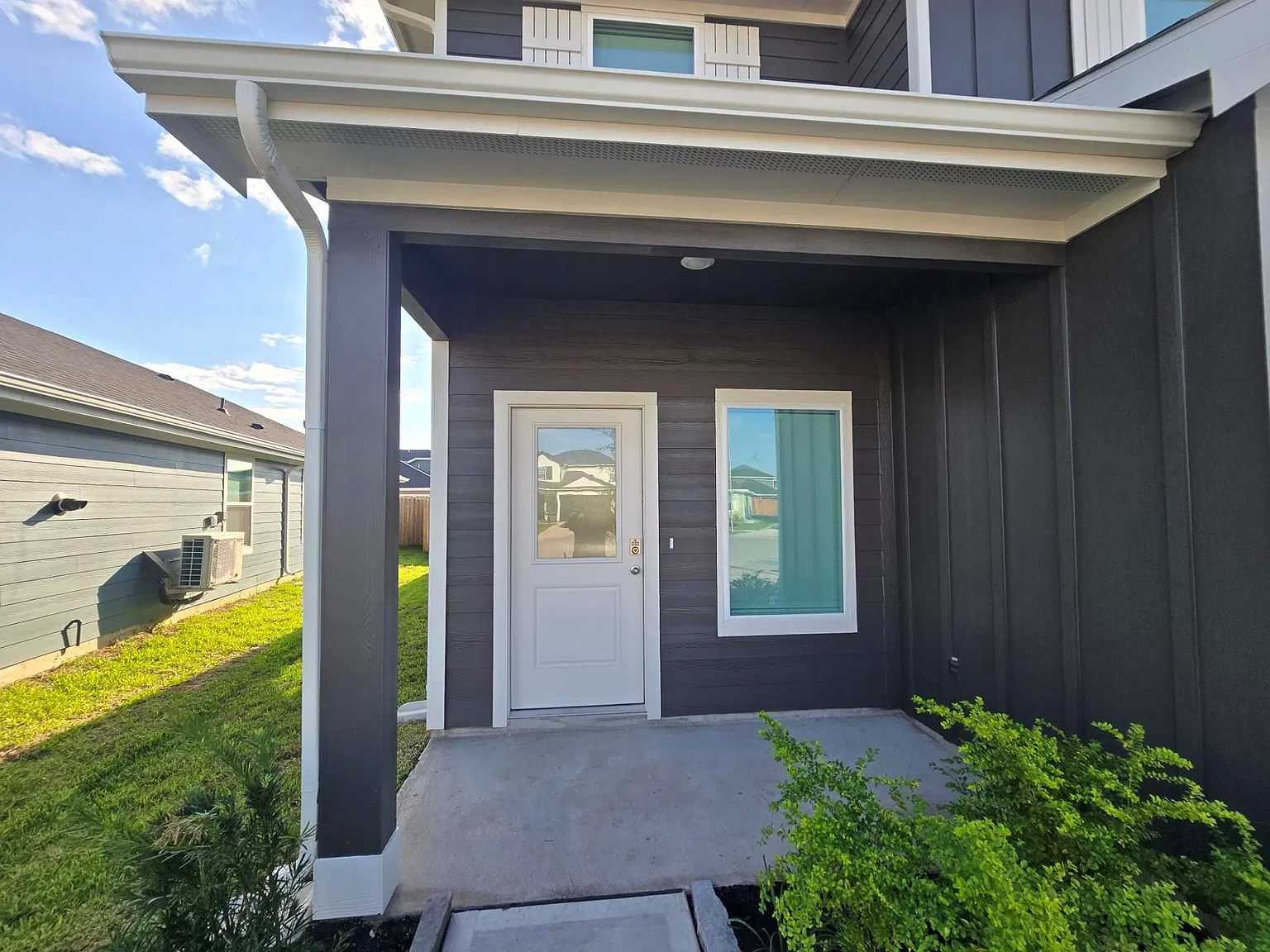 3 bed, 2.5 bath, 1850 sqft, $2,500 — Photo 3