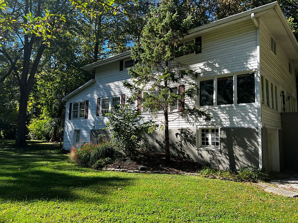 1st image of 7520 Rosslyn Ave #A