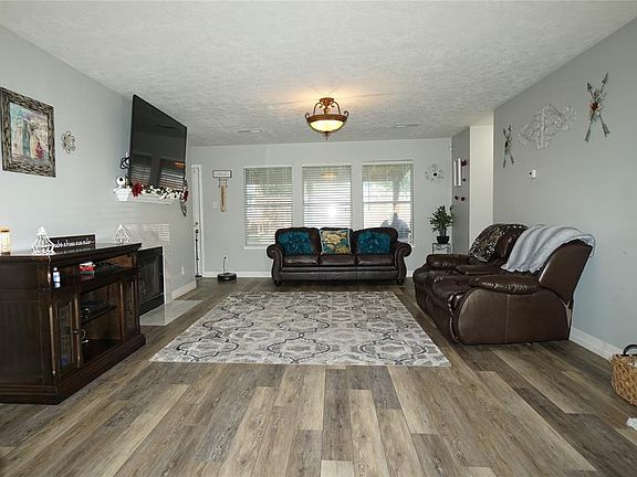 2nd image of 227 Diamond Bay Dr