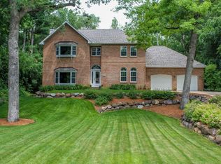 W9180 Wilderness Pl, Cambridge, WI 53523