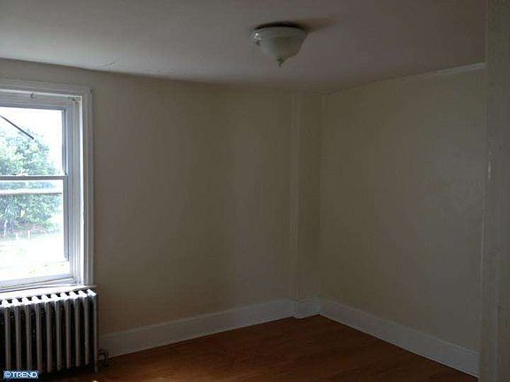 3rd image of 5027 Worth St