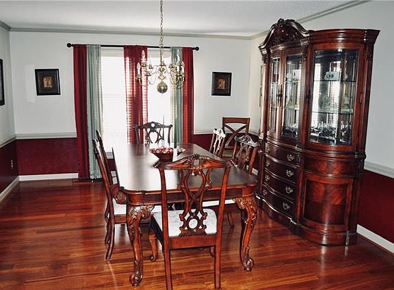 4th image of 1099 Country Ln