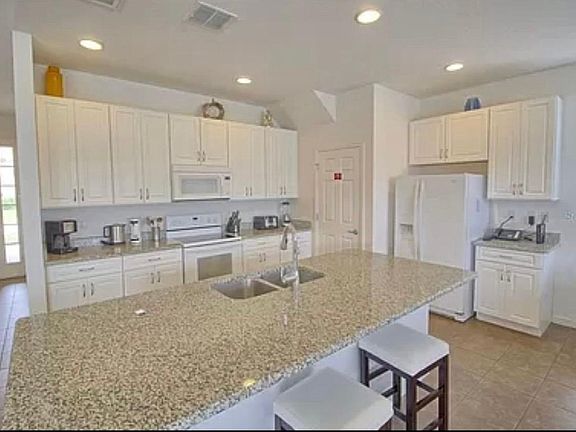 5th image of 2653 Rosemont Cir