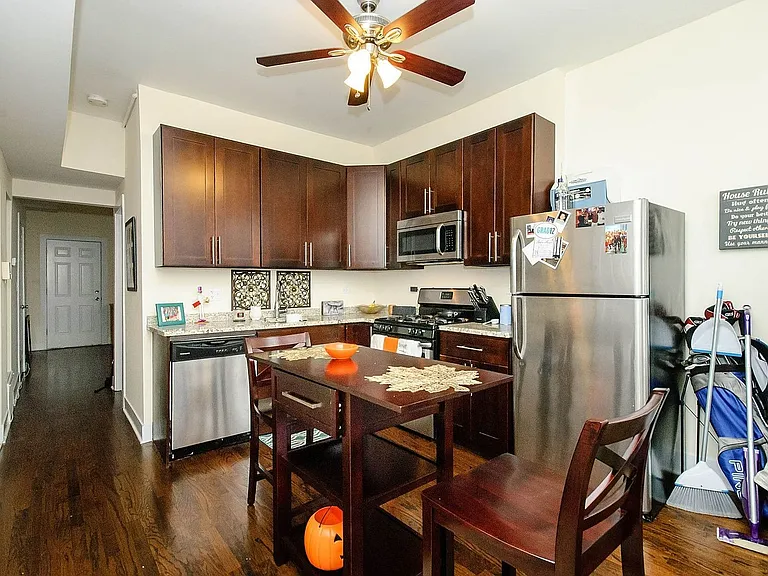 2110 W Division St #3R — Photo 3