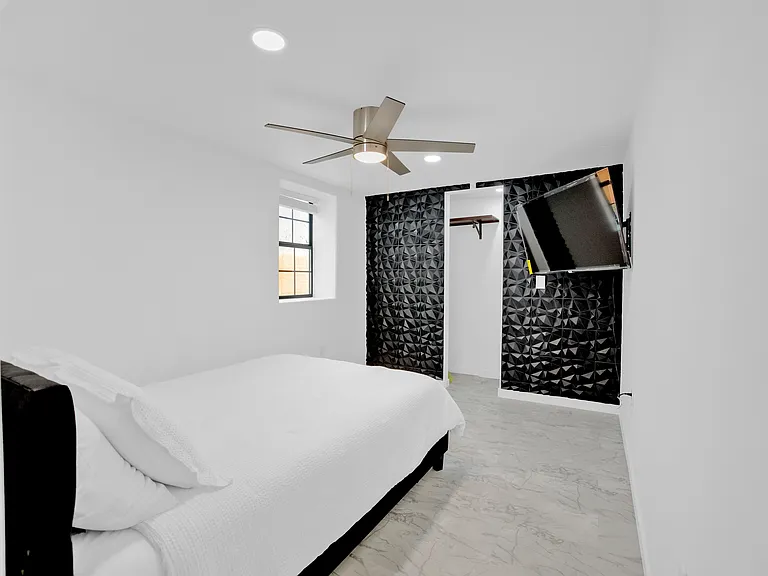 2421 NW 16th St #2 — Photo 8