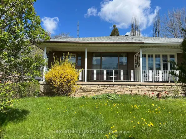 2 Slidell Cres, Toronto, ON M3A 2C4