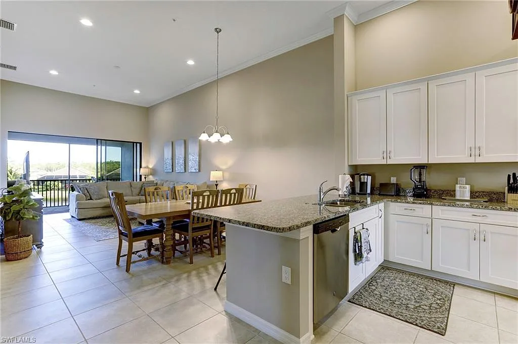 2 bed, 2.0 bath, 1528 sqft, $6,000 — Photo 2
