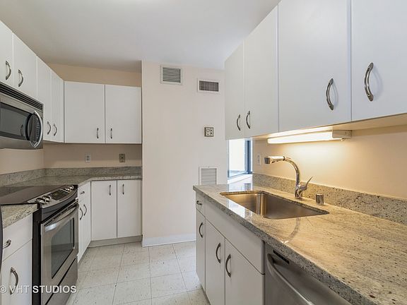 4th image of 401 E Ontario St APT 501