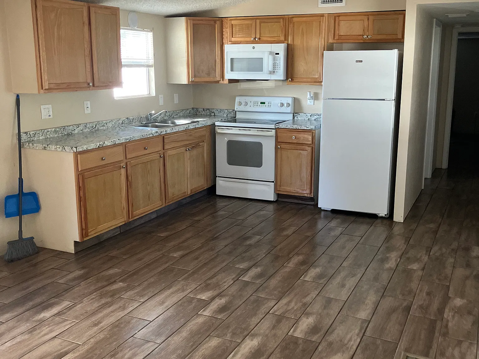 3 bed, $1,600 — Photo 3