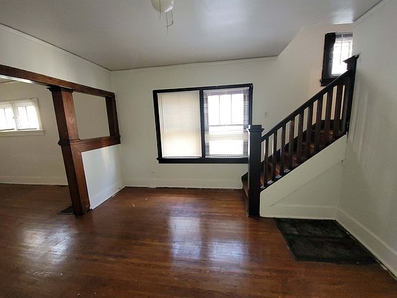 4th image of 712 N Broadway St