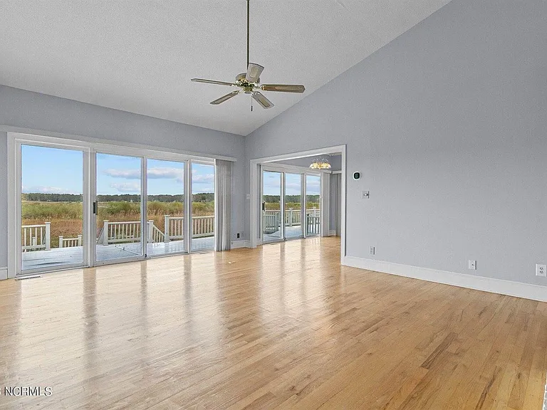867 Castleberry Ct — Photo 32
