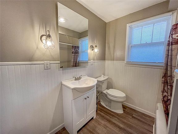 5th image of 512 W 11th St