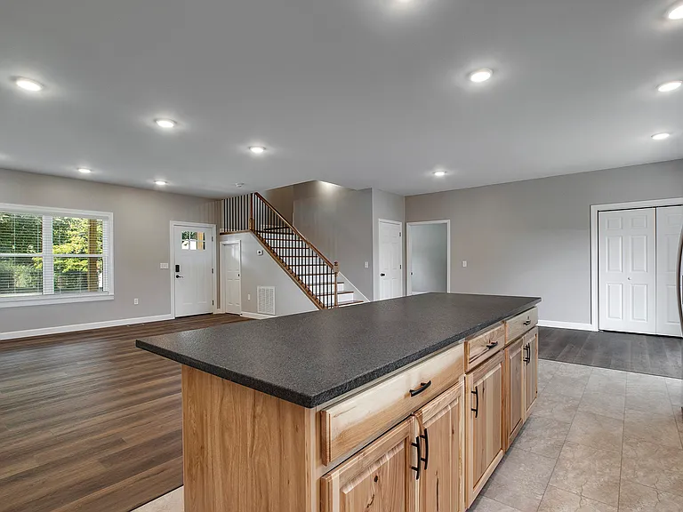 217 Kenneth St — Photo 6