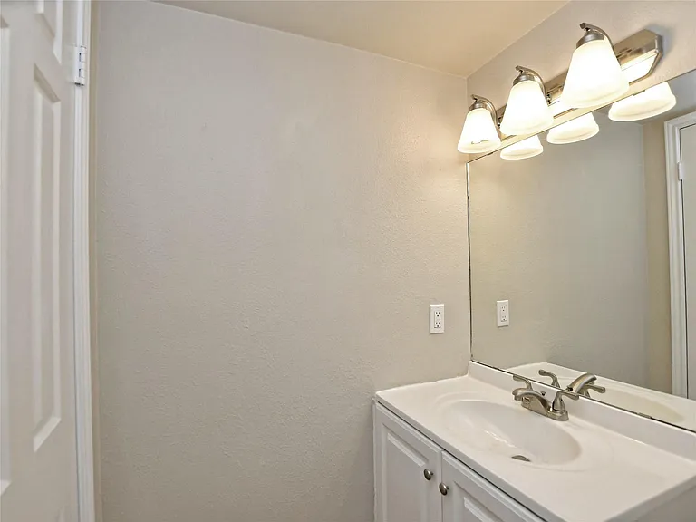 300 N Field St — Photo 15
