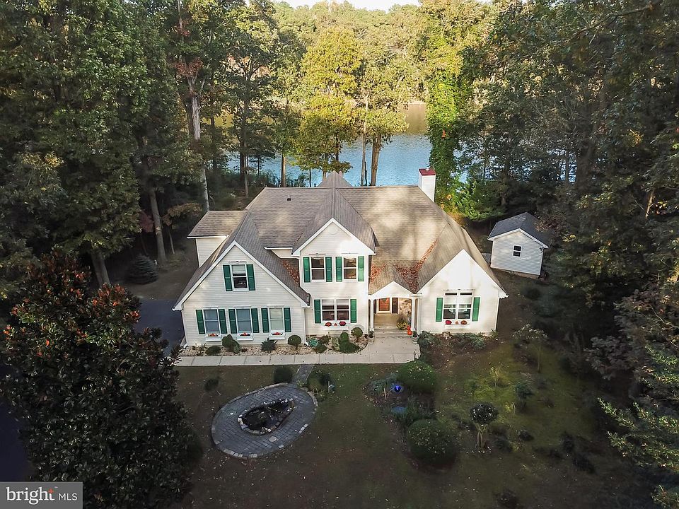 1st image of 210 Waterford Dr