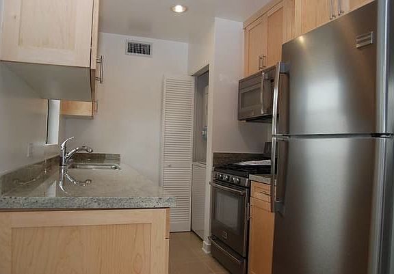2nd image of 11665 Mayfield Ave APT 01