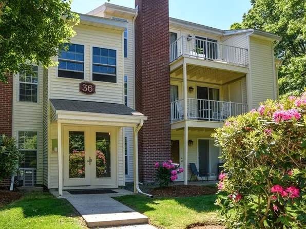 36 Walden Dr APT 19, Natick, MA 01760