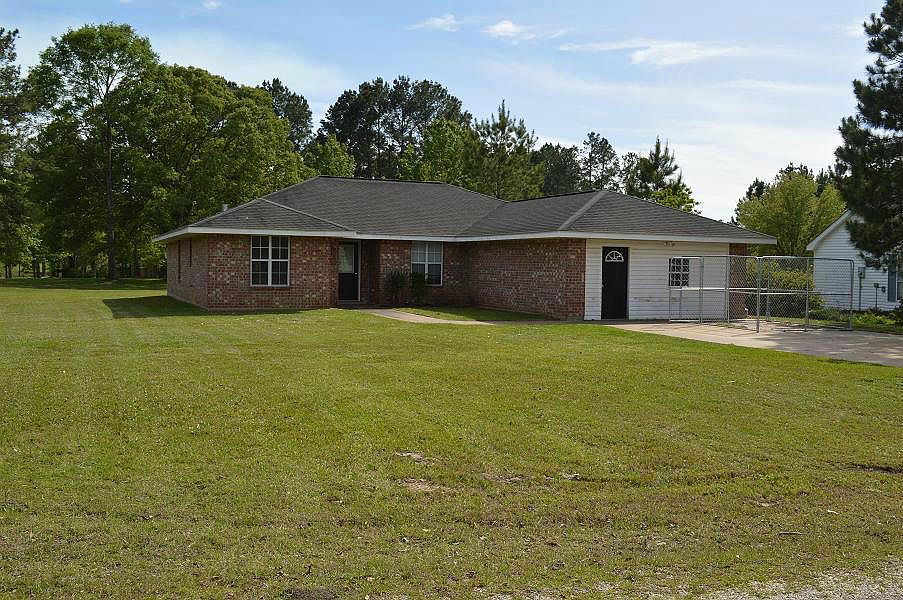 1st image of 107 Willow Lake Ln