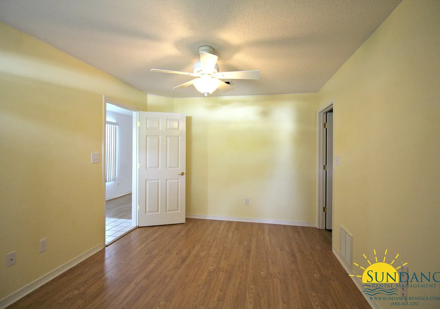 Spacious 4 Bedroom Home in Mary Esther — Photo 2