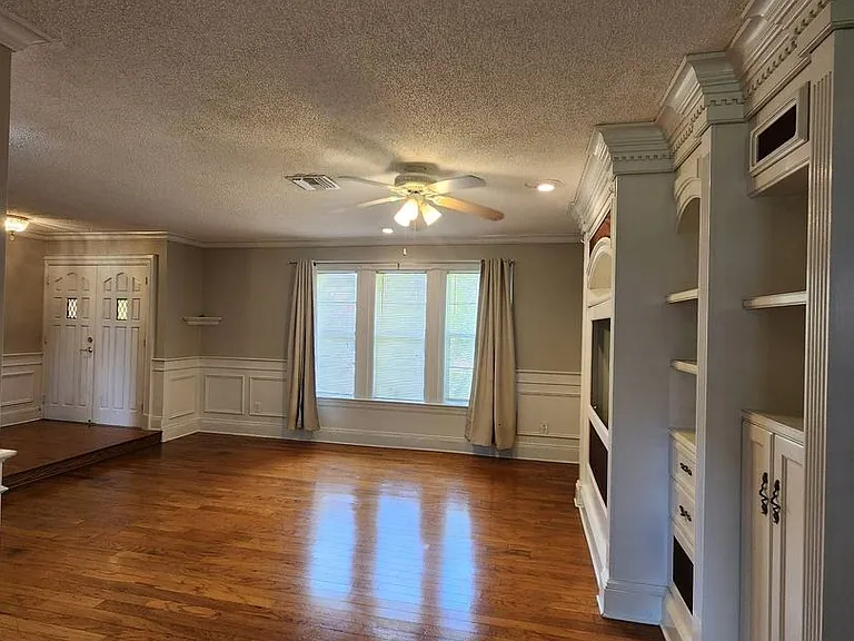 549 Burlington Ave NE — Photo 8