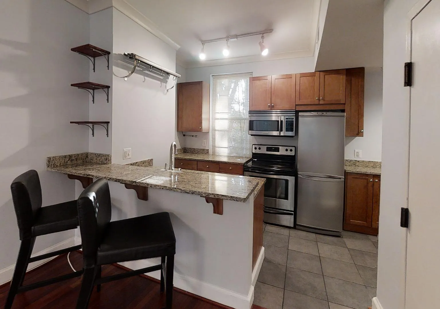 218 4th St SE — Photo 3
