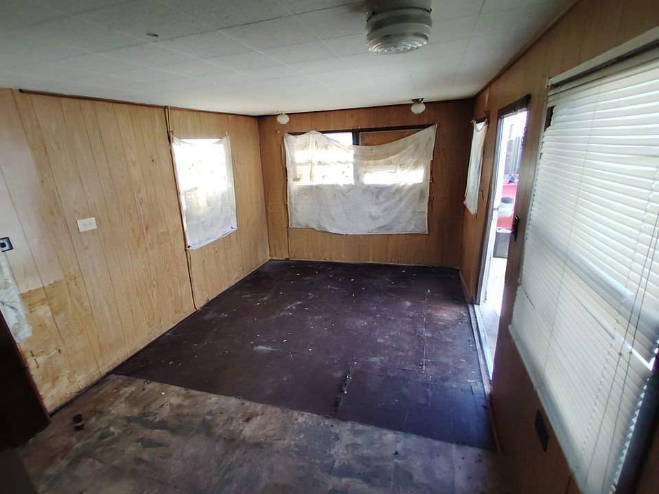 2nd image of 4923 Rockville Rd Unit 11