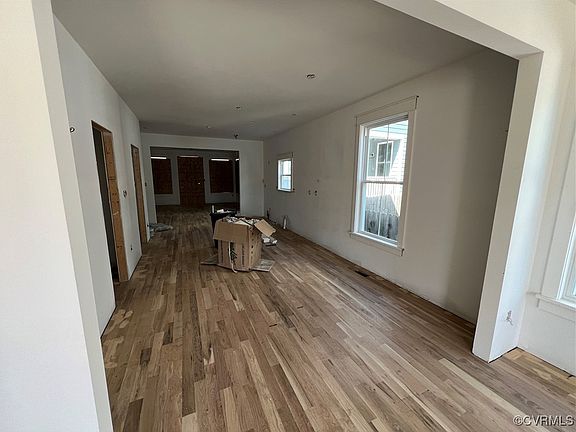 4th image of 924 N 33rd St