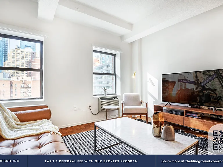 360 W 34th St #6B — Photo 4