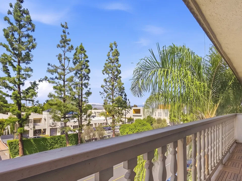 West-facing sunset balcony