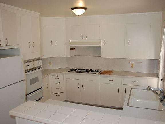 5th image of 2927 Lomita Rd